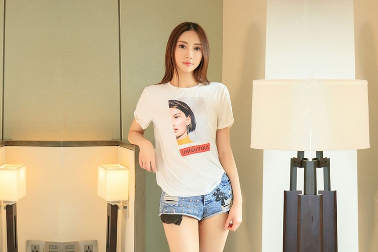 经典圆床 房 长腿御 姐 姗姗来迟 风 骚 妩 媚 高抬美 腿 求 抠  穴 女 上 啪 啪 陶 醉其中